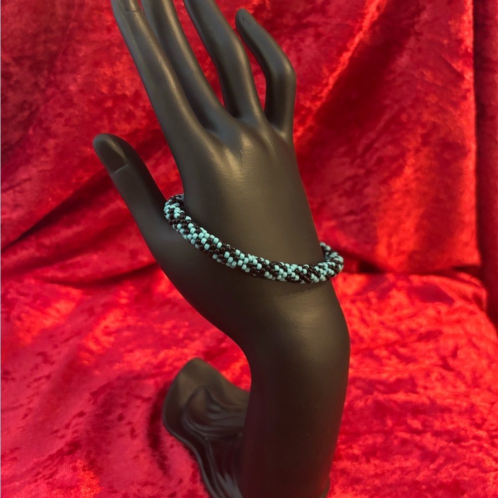 J105 NWOT Sashka "Teal Midnight" Colorful Elegant Beaded Bracelet